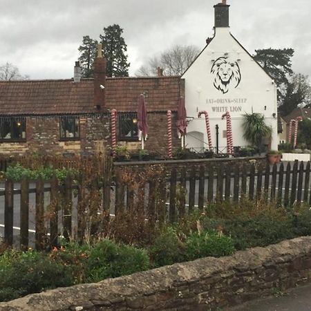 White Lion Hotel Yate Exterior photo