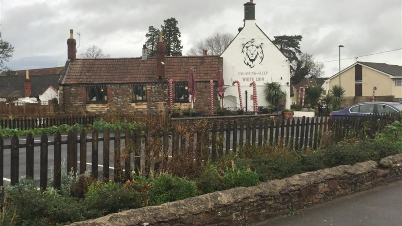 White Lion Hotel Yate Exterior photo